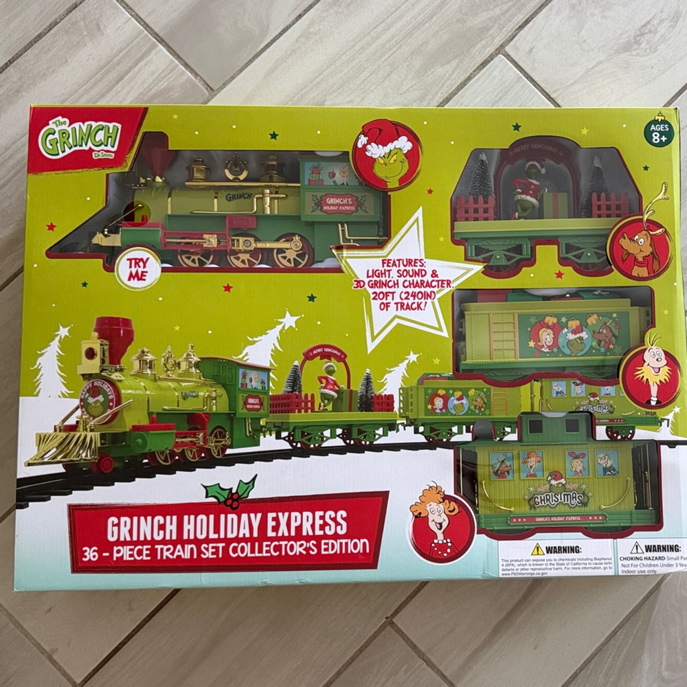Grinch Holiday Express 36-Piece Train Set - Green